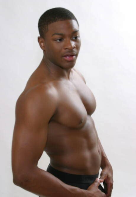 Ebony Bodybuilder Ricardo Get Naked And Showing Hot Ass