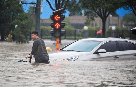 【图集】郑州遭遇历史极值暴雨：城市内涝、围墙坍塌、汽车被淹没郑州市河南郑州新浪新闻