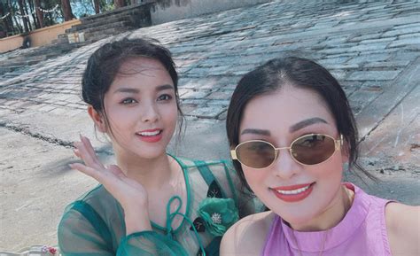 L Quy N Hi M Hoi Di N Bikini Khoe V P C Ng Tr N Tu I U Saostar Vn