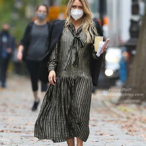 Hilary Duff Shows Her Pregnant Tits In NYC Photos Leaked Nudes