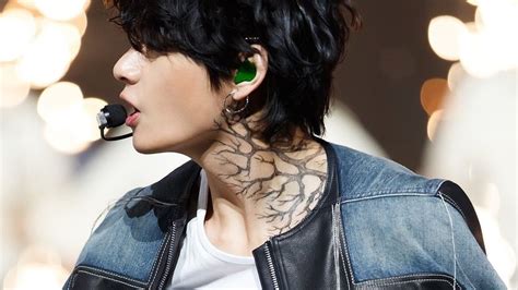 These Fan Theories Behind V S Neck Tattoo In On Will Make You Love It