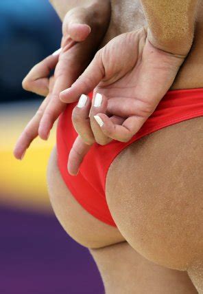 Sandy Hand Signals Porn Pic