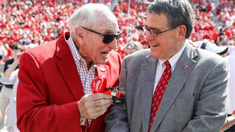 Tributes pour in for Vince Dooley after his death Friday at age 90