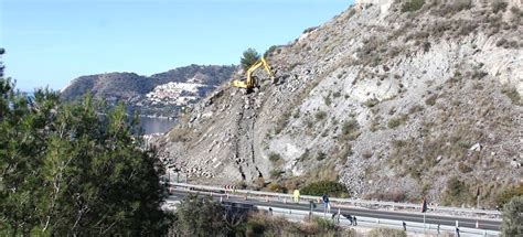 Fomento Procede Al Arreglo Del Talud Y Vallado En La CN 340 Donde Se