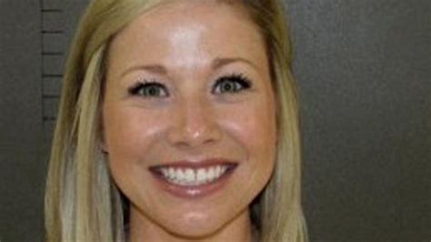 So dreist reagiert heiße Sex Lehrerin auf Verhaftung