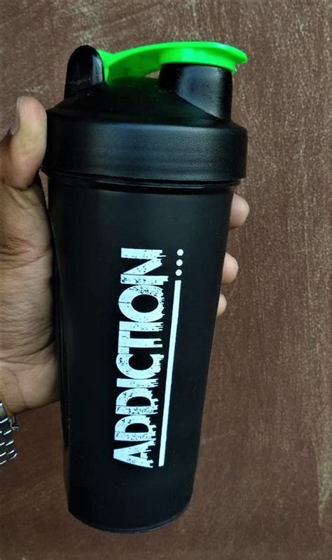 Black Flip Top Cap Gym Plastic Shaker Bottle Use For Storage Protein