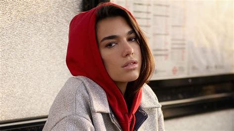 Dua Lipa En Tr S Gros Plan Dans Le Clip De Thinking Bout You Rtbf Be