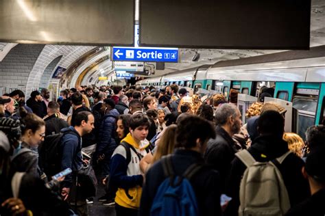 Grève à la RATP et à la SNCF le métro quasiment à larrêt jeudi de