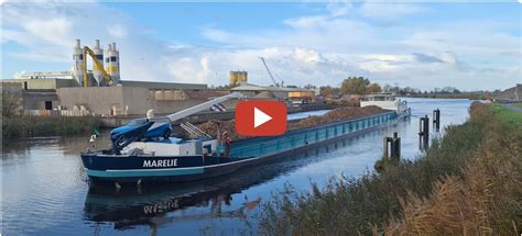 Edwinmk Binnenvaartschip De Marelie Voert Suikerbieten Aan Voor De