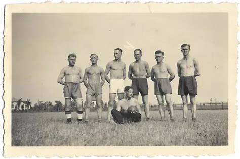 ORIG WEHRMACHT SOLDATEN spielen Fußball gay nackt nude nackte Brüste