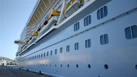 Nave Arcobaleno A Messina In Riva Allo Stretto Fa Tappa La Crociera Gay Gazzetta Del Sud