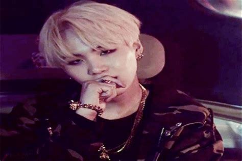 História Bts hot Mim YoonGi Suga Hot História escrita por Liliana96 Spirit Fanfics e