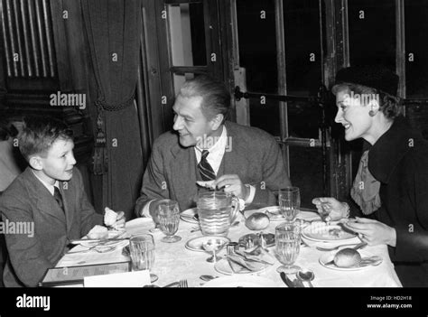 Michael Redgrave And Rachel Kempson With Their Son Corin At Pinewood