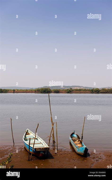 Mandovi river hi-res stock photography and images - Alamy