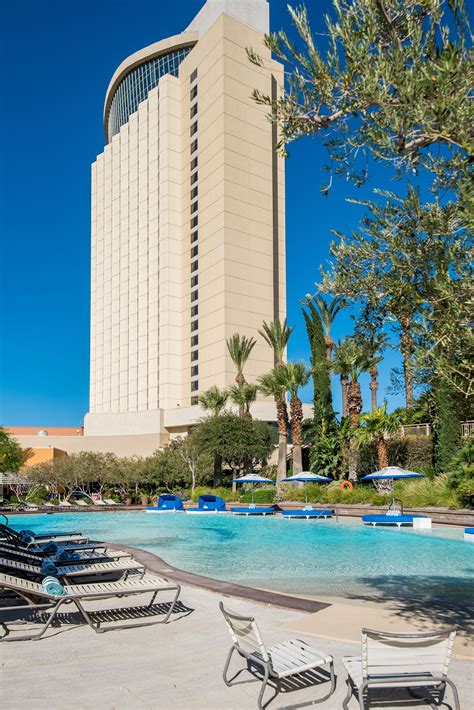 Best Hotel Pools in California: Morongo's Oasis Pool | Building a pool