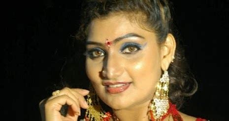 Doodhwali Mallu Kerala Aunty Actress Babilonia Hot Boobies Exposing In Low Cut Spicy Red Blouse