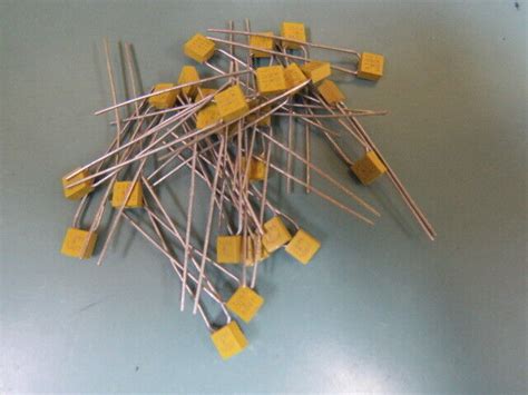 KEMET CK05BX101K Qty of 26 per Lot CAP CER 100PF 100V CK05 RAD | eBay