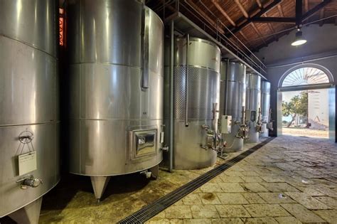 Italia Sicilia Provincia De Ragusa Campo Contenedores De Vino De