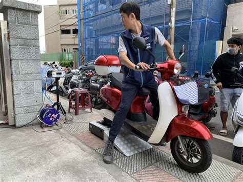 微電車領牌免450元規費 優惠到今年年底