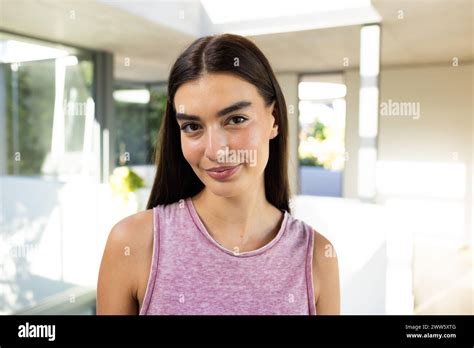 Caucasian Brunette Woman Hi Res Stock Photography And Images Alamy