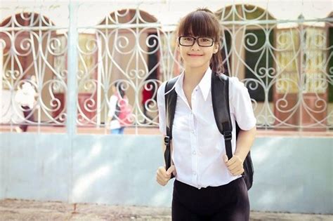 NGẮM HOT GIRL VIỆT MẶC ĐỒNG PHỤC siêu xinh hot girl Viet mac dong