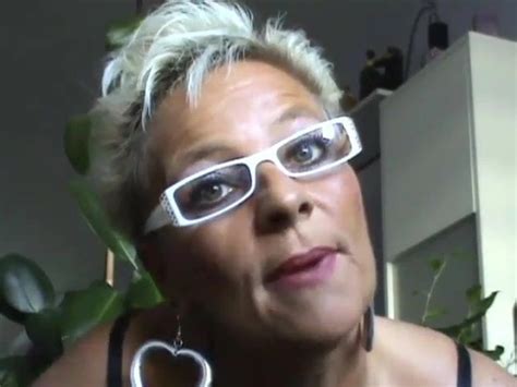 Deutsche reife MILF zeigt heiß um einen Schwanz zu lutschen xHamster