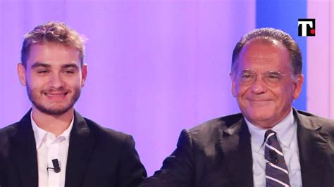 Cecchi Paone racconta il fidanzato Simone Cacciato di casa perché gay True News