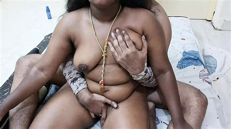 Une demi sœur indienne desi se fait baiser sexe hardcore et position de cow girl sur le lit