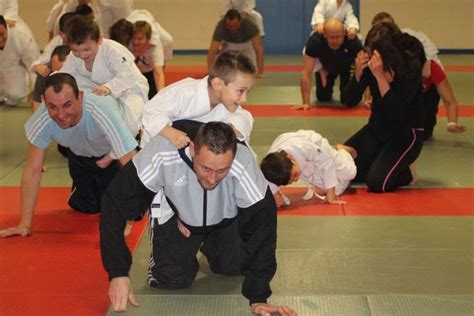 Parents et enfants découvrent le judo Saint Florent sur Cher 18400