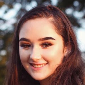 3 Hot Sexy Sam Perakslis Bikini Pics