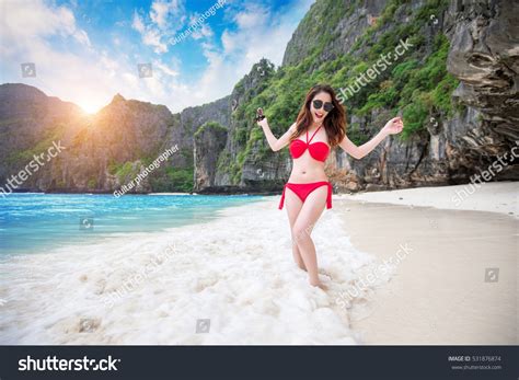 Sexy Girl Wearing Red Bikini Happy 스톡 사진 531876874 Shutterstock