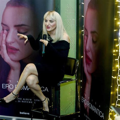 Arisa nuovo scatto hot sui social sfoggia nuda tutta la sua morbida felicità Giornale di