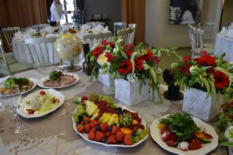 Праздничный стол на природе фото