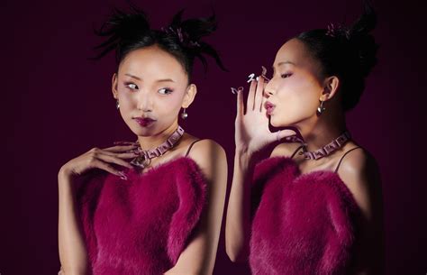 Hot girl 21 tuổi gây sốt bởi câu nói Hi can i join là ai