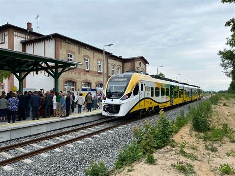 Zignorowała znak STOP Wjechała pod pociąg Kolei Dolnośląskich Raport