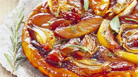 Tatin Di Mele Alle Cipolle Con Salvia E Rosmarino Sale Pepe