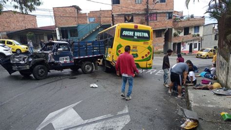 11 Personas Heridas Dejó El Choque De Un Bus Contra Un Camión En