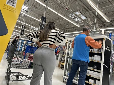 Big Booty Latina Posing Spandex Leggings Yoga Pants Forum
