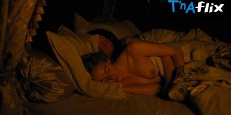 Emma Stone Lesbian Butt Scene In Kinds Of Kindness Margaret Qualley Tnaflix
