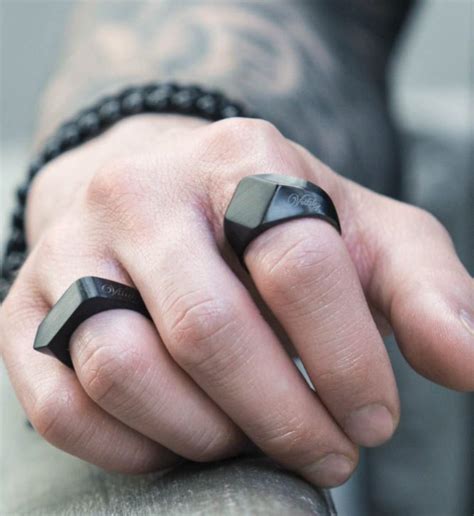 Accesorios Que Elevan El Sex Appeal De Un Hombre Al Es La Moda