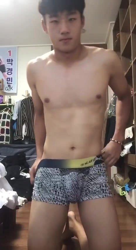 Horny Korean Straight Guy ThisVid