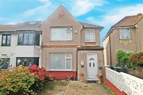 3 Bedroom Semi Detached House For Sale In Rosehill Gardens Greenford Ub6