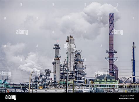 Petrol Refinery Chemical Plant Near Detroit Michigan Stock Photo Alamy