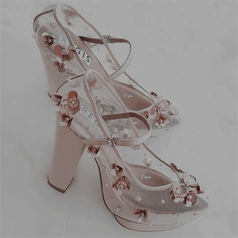 Pin By Manteiga Voadora On Aesthetics Pretty Mess Lydia Martin Heels