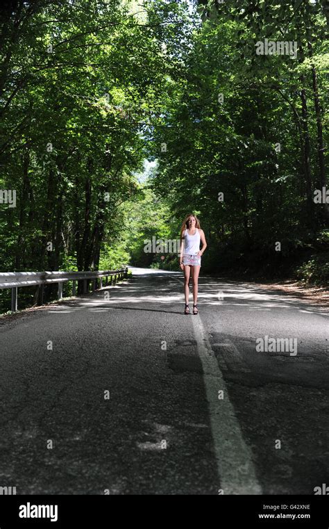 Skinny girl in bikini Fotos und Bildmaterial in hoher Auflösung Alamy