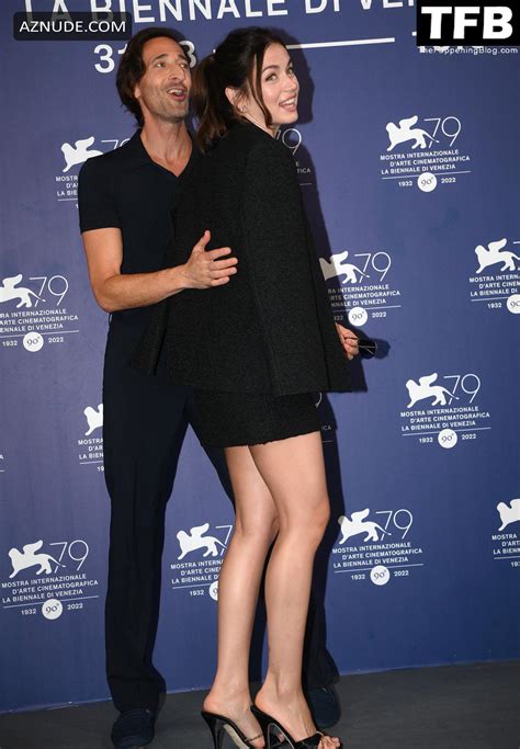 Ana De Armas Sexy Seen Flaunting Her Hot Legs At The Photocall For