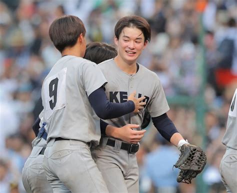 【甲子園】「刺激的な夏でした」慶応107年ぶり夏の王者！“プリンス”丸田湊斗の史上初決勝先頭打者弾でアルプス大興奮 スポーツ報知