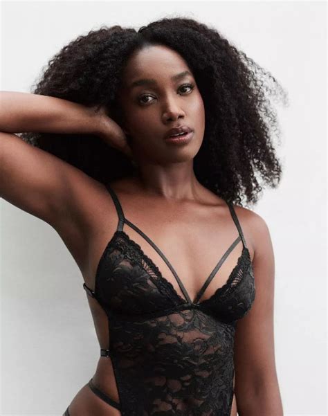 IZA publica ensaio de lingerie e deixa fãs encantados MH Celebridades e TV