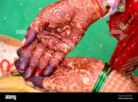 Indian Girls Hands Hi Res Stock Photography And Images Alamy