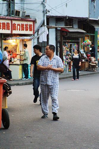 Китайские пижамы на улицах — Магазета
